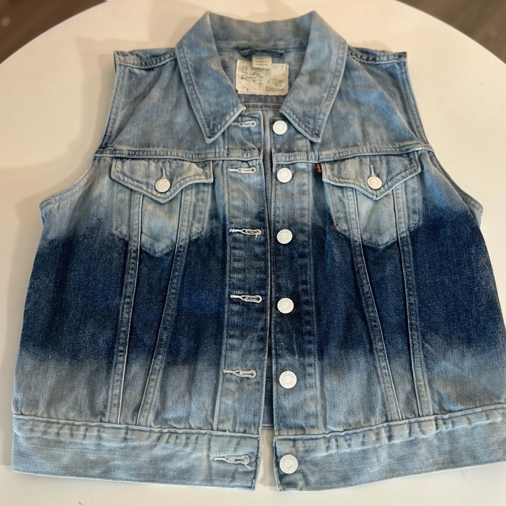 COPY - EUC Vintage Authentic Levi’s Ombre Bleached Denim Vest size M